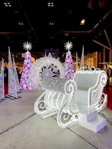 White Lighted Polar Garland Sleigh. Photo op decoration. 